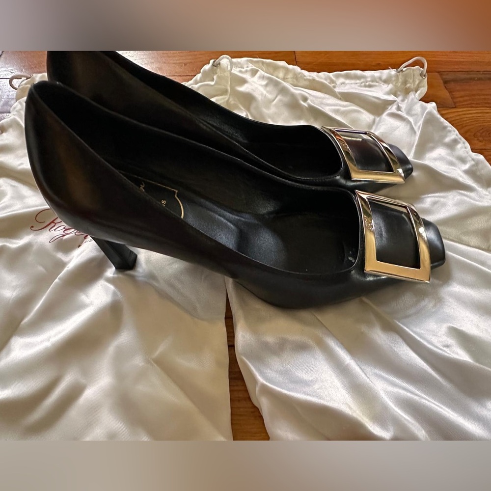 Roger Vivier Trompette Metal Buckle Pumps in Patent Leather